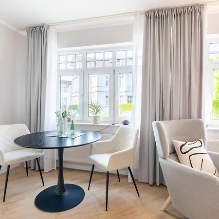 Schloss Hohenzollern 4a Und 4b Apartment Ostseebad Heringsdorf